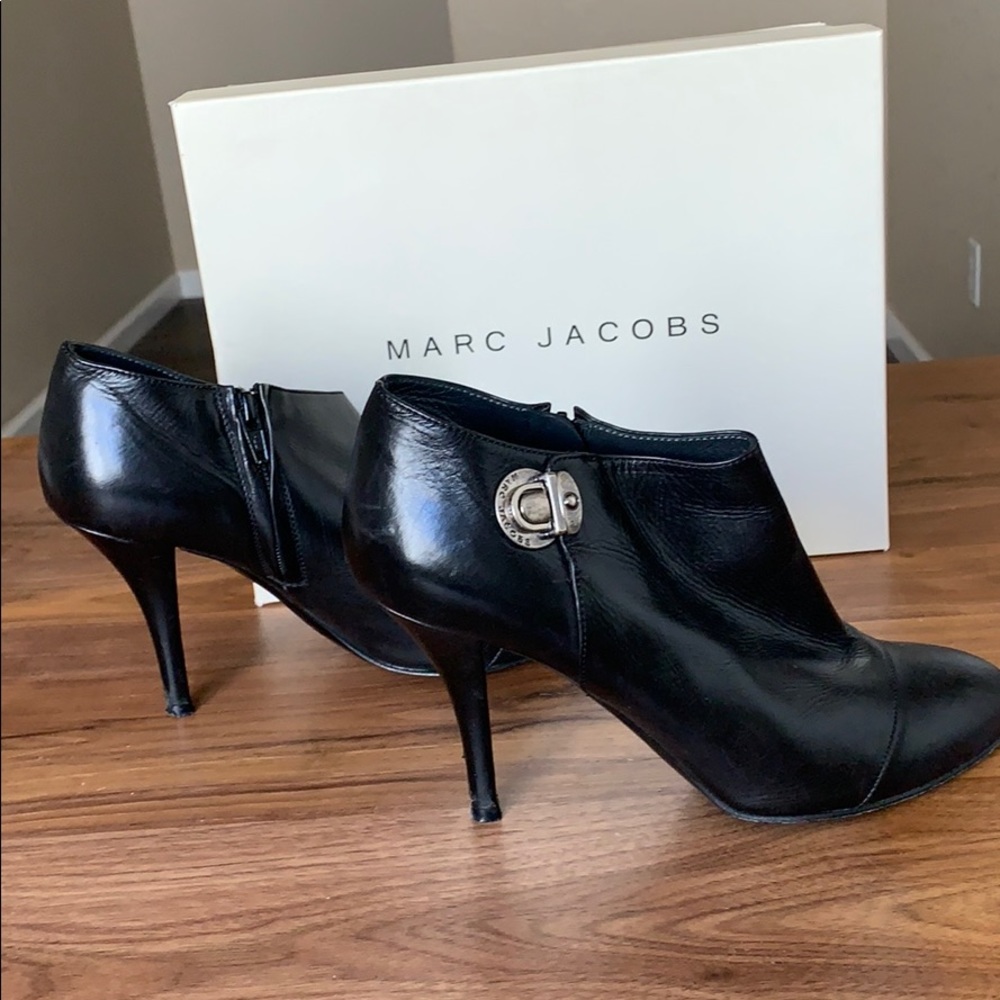 Marc Jacobs black booties size 38